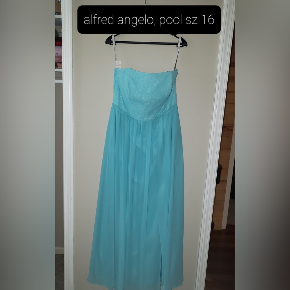 Alfred Angelo formal gown.  Perfect for cruise, promo, ball or wedding. New